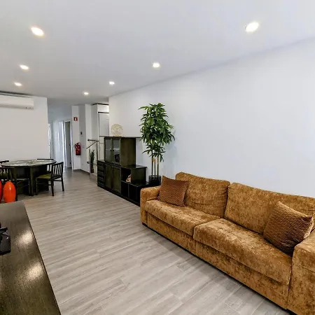 아파트 Ria Breez'in By Johnvillas