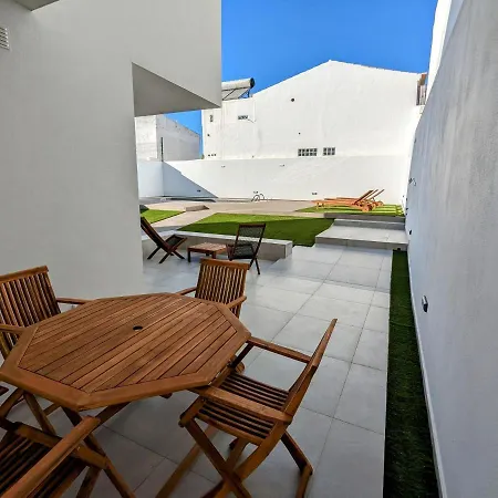 Ria Breez'in By Johnvillas 알보르