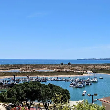 Ria Breez'in By Johnvillas 알보르