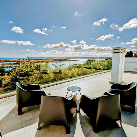 Ria Breez'in By Johnvillas 알보르