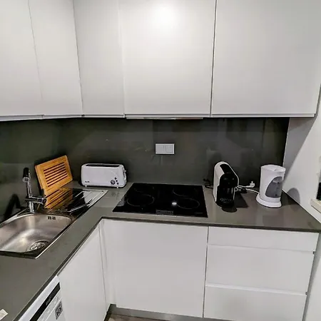 Ria Breez'in By Johnvillas 알보르