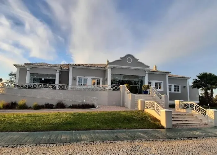 Ria Breez'in By Johnvillas * אלבור