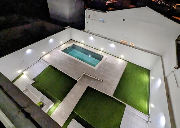 Ria Breez'in By Johnvillas * אלבור