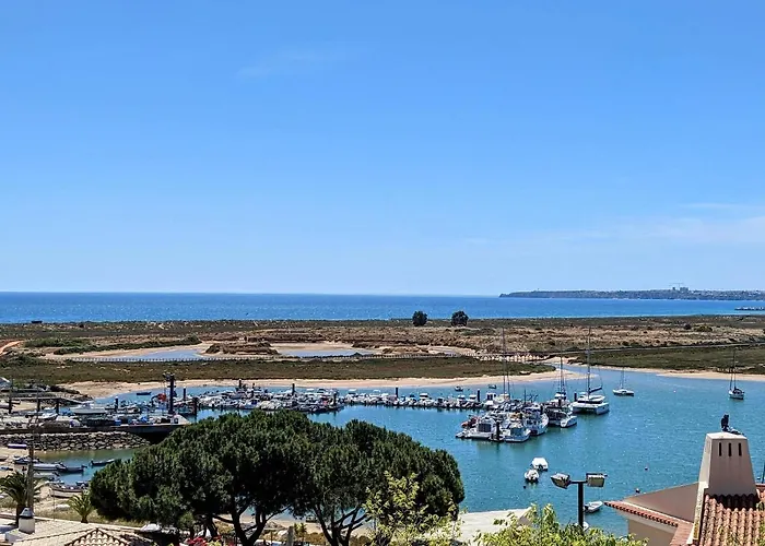 Ria Breez'in By Johnvillas אלבור